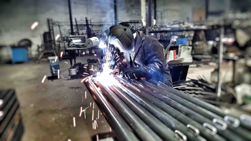 Какие материалы используют при изготовлении уличного спортивного оборудования в Москве?